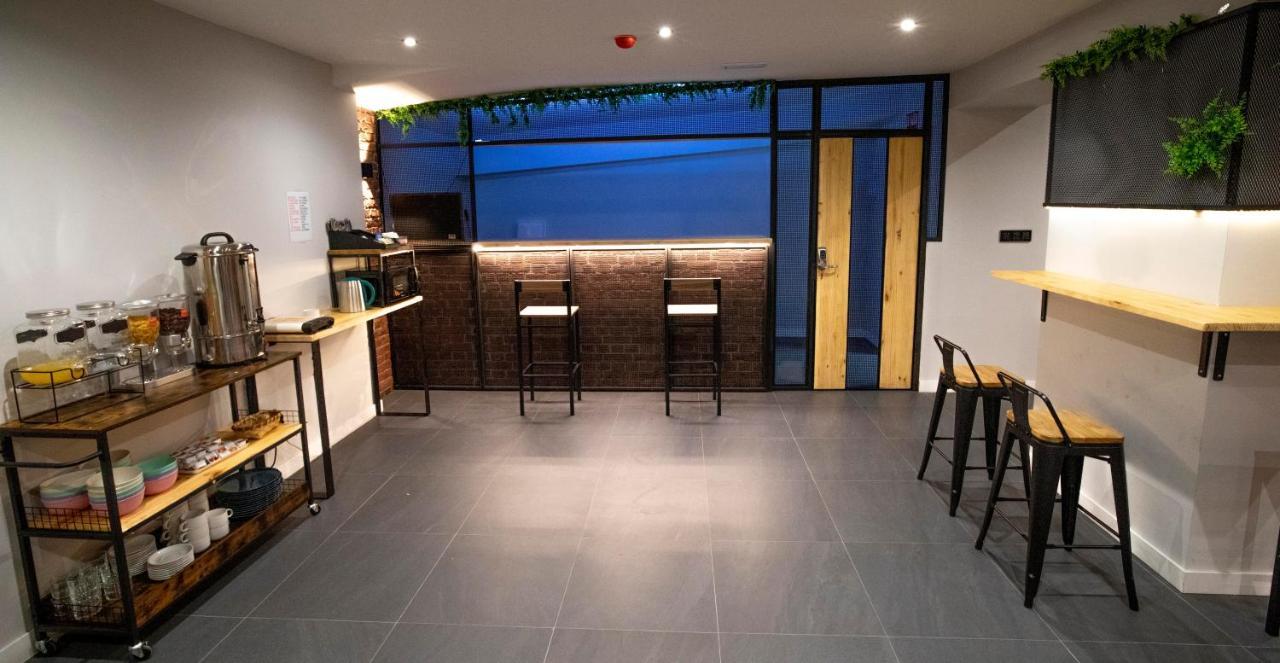 Madriz Hostel Bagian luar foto
